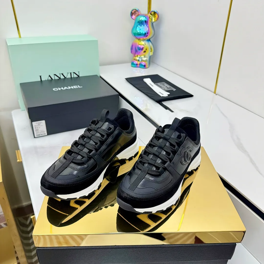 👟👟Ex-factory price 600👟👟High quality! ! ! CHANEL Chanel 25A latest thick-soled casual sports shoes. The counter is synchronized. The counter is very popular. It is a shoe that is very difficult to buy. The most popular thick-soled casual shoes on the Internet. As you can imagine, the most popular thick-soled casual shoes can not be missed. It has both good looks and comfort. Simple and versatile. The thick sole increases the height and is super versatile. Whoever wears it will look better. Upper: cowhide stitching. Lining: breathable mesh. Outsole: TPU original outsole. Size: 35-41 👉